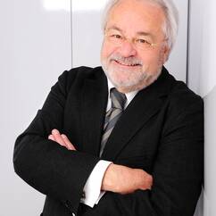 Portrait Prof. Dr. Hans-Peter Schwintowski