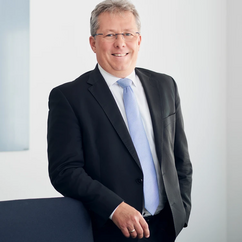 Portrait Dr. Christoph Reimann LL.M. OEC. INT.